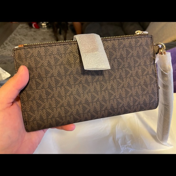 Michael Kors Wallet - Picture 2 of 4
